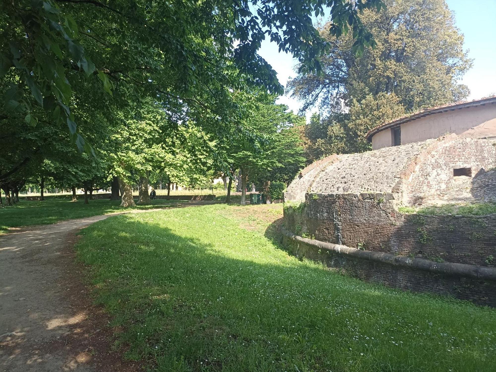 Gem In The City Center Of Lucca With Air Conditioning - Exclusive Ground Floor House Inside The Walls Close To Botanical Garden And Piazza San Martino Villa Exterior foto