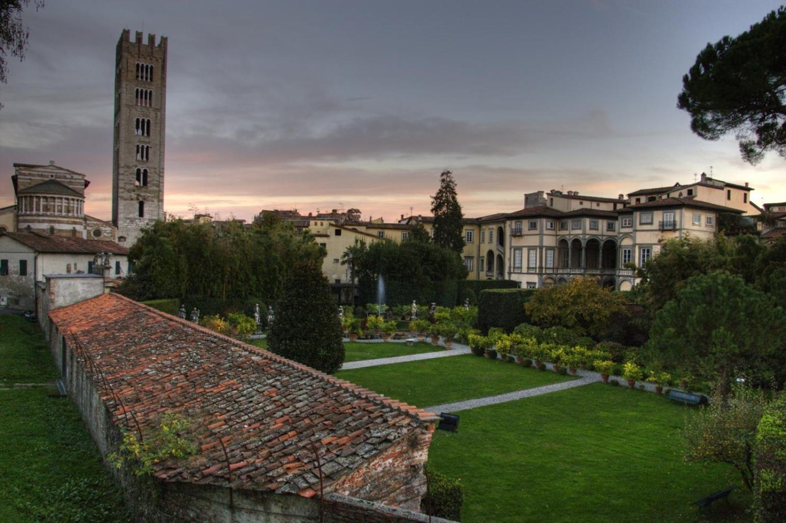 Gem In The City Center Of Lucca With Air Conditioning - Exclusive Ground Floor House Inside The Walls Close To Botanical Garden And Piazza San Martino Villa Exterior foto